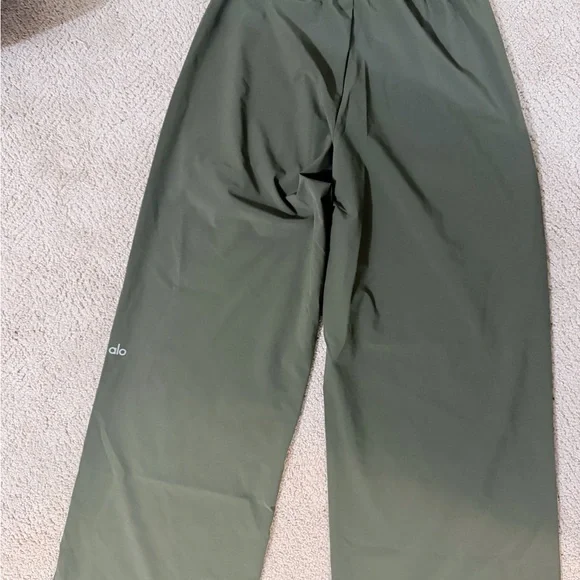 ALO Yoga Women's green Track Pants - Picture 4 of 4